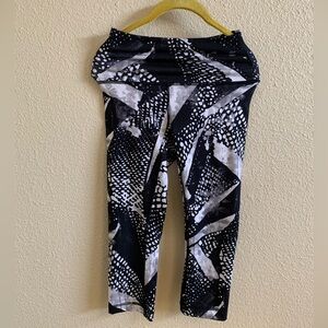 Lululemon Athletic Wunder Under MR Yoga Pants Black White Women’s 🌴